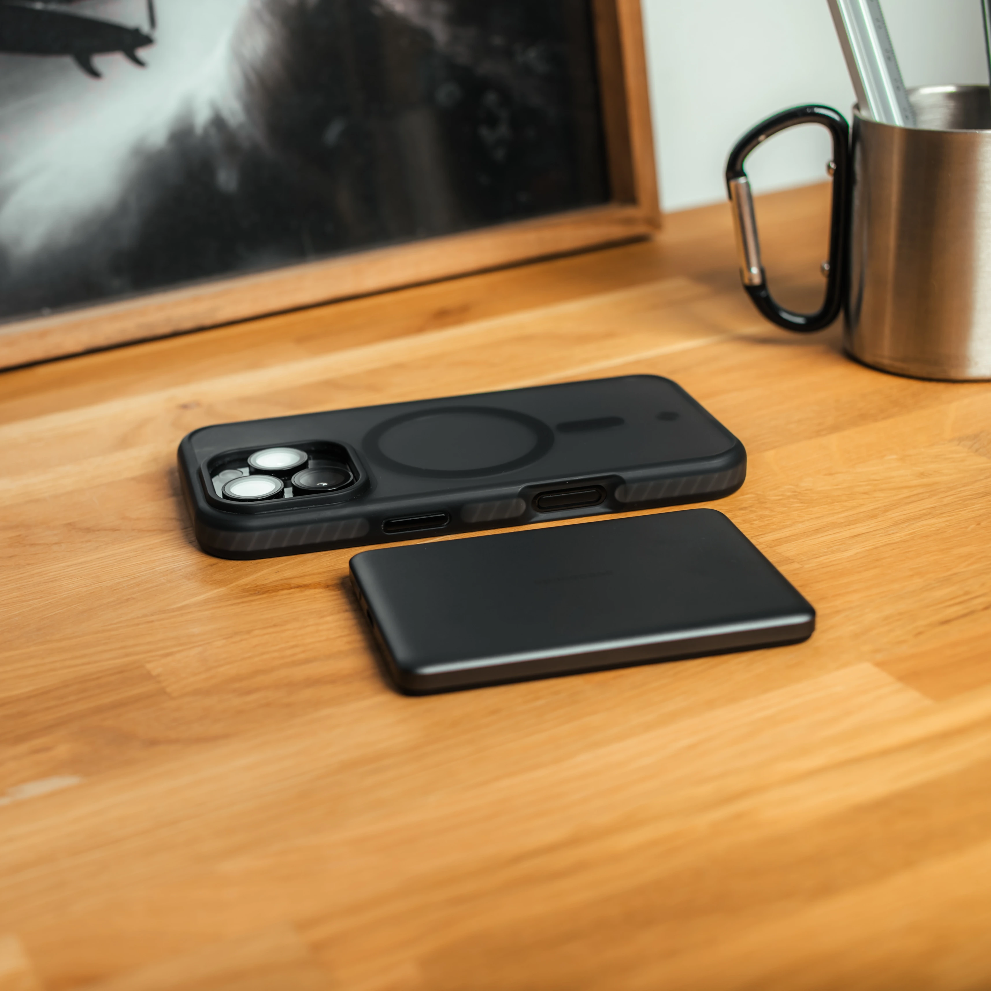 Kompaktowy powerbank indukcyjny MagSafe