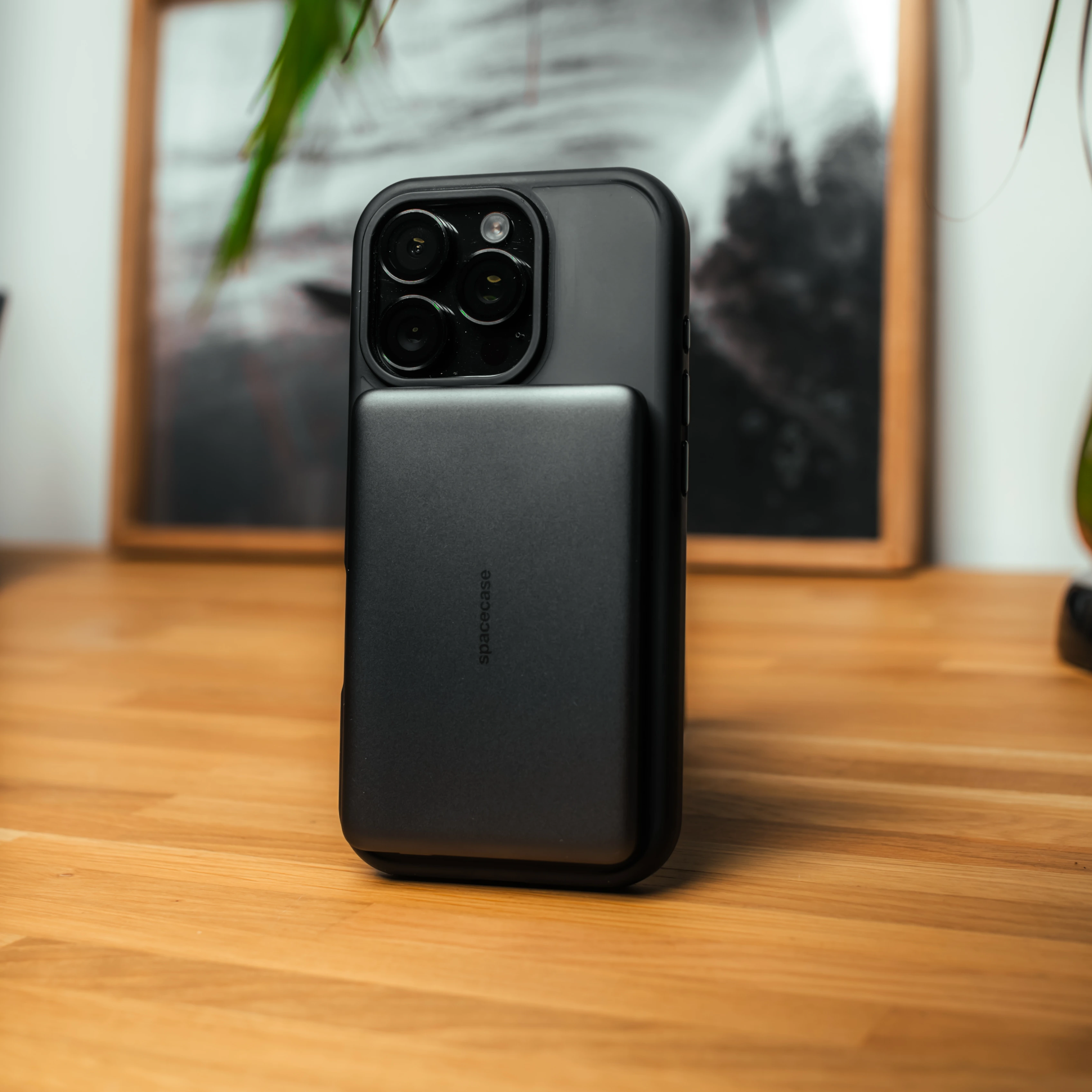 Powerbank Spacecase z telefonem iPhone